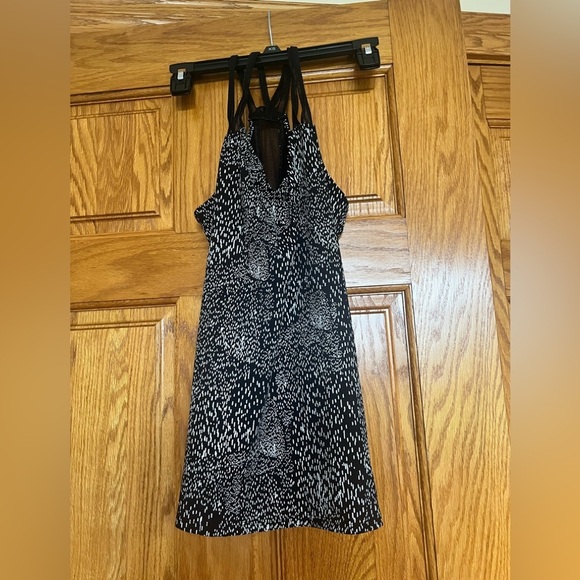 Fabletics - On the Go - Medium Impact Sports Bra Shirt - Animal Print - Picture 2 of 5